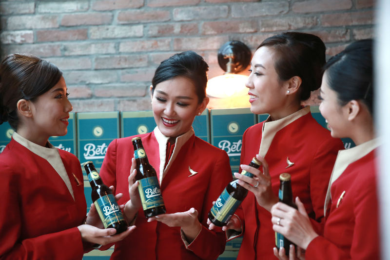 cathay pacific air hostesses