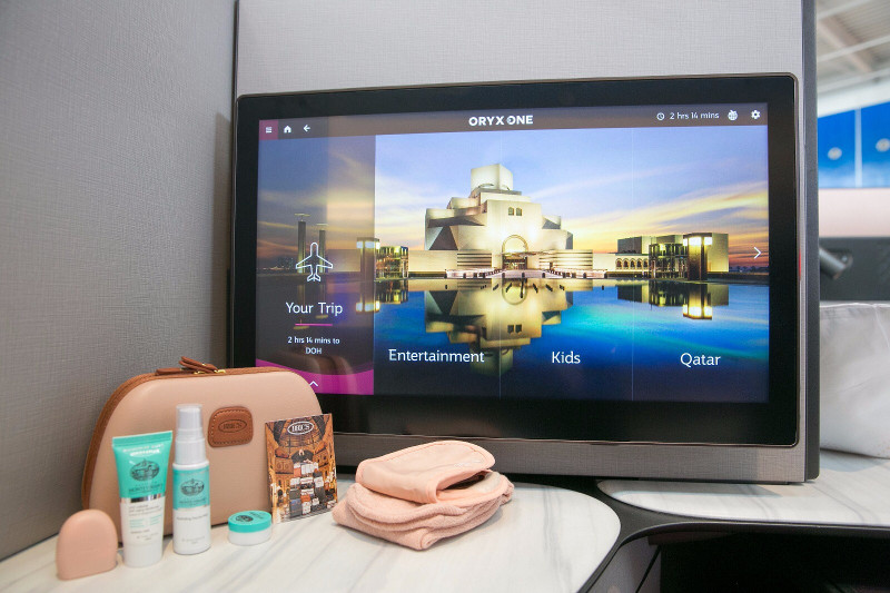 qatar airways business class entertainment screen and amenities kit