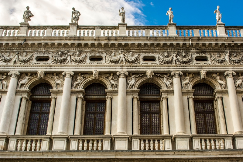 The detailed statues on the outside of the Biblioteca Nazionale Marciana
