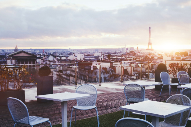 Cafe with view of the Eiffel Tower