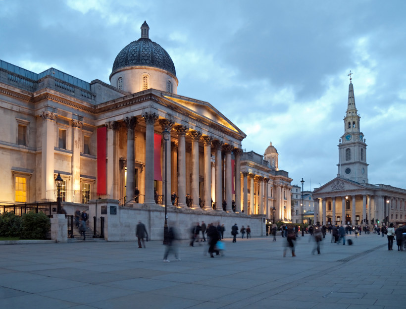 national gallery of London at dusk