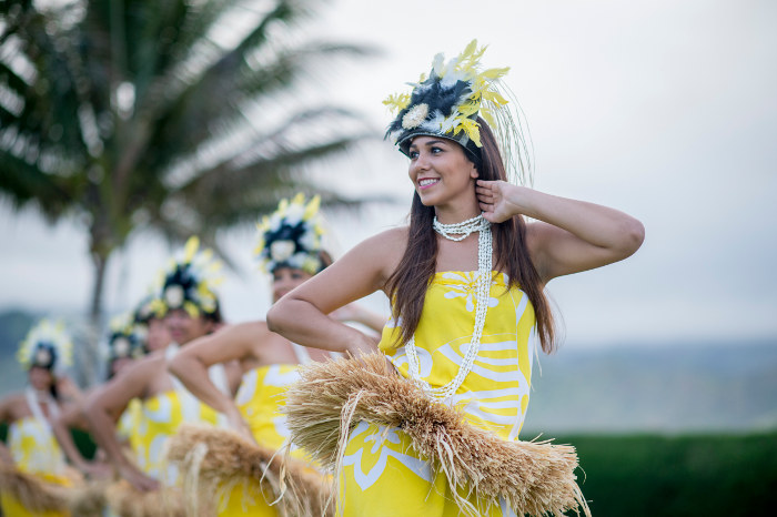 dancers at luau hawaii