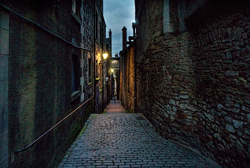 dark alleyway in Edinburgh