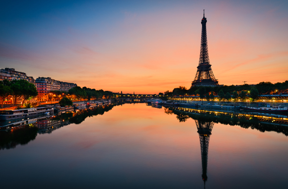 The Eiffel tower reflecting in the river