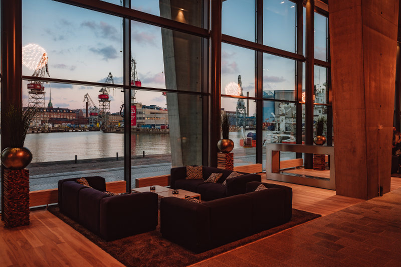 clarion hotel lobby view over waterfront