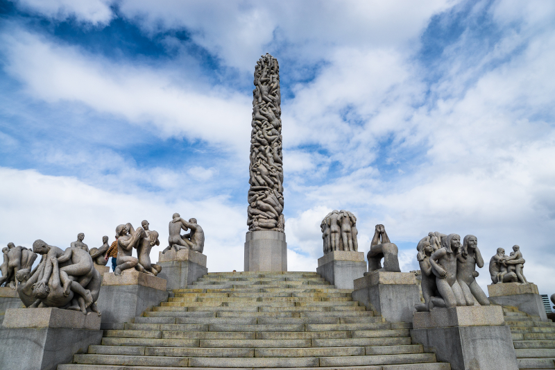 Stone life sized sculptures in Vigeland Park 