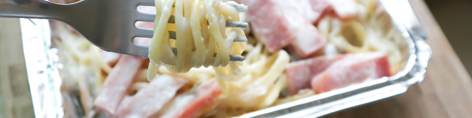 Close-up of spaghetti carbonara in the box