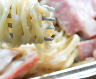 Close-up of spaghetti carbonara in the box