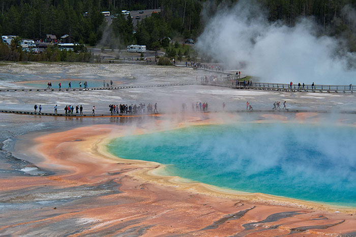 grand prismatic spring at yellowstone national park